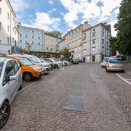 Wifi E Parcheggio In Centro A * 트리에스테