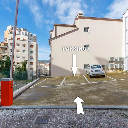 Lägenhet Wifi E Parcheggio In Centro A