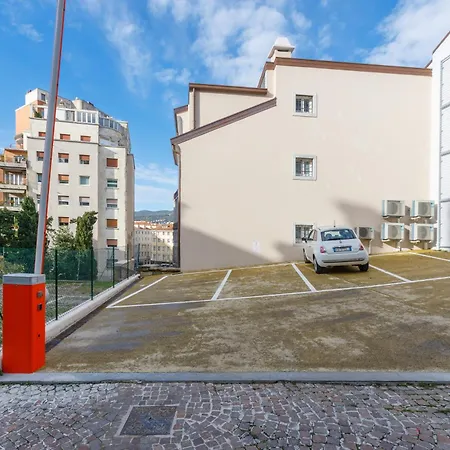 Lägenhet Wifi E Parcheggio In Centro A Trieste
